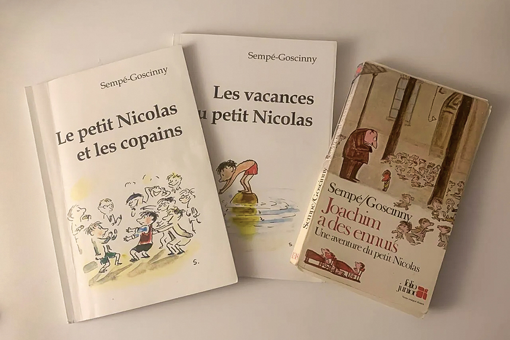 Книжки здорово помогают с подтягиванием языка. Там много простых и в то же время полезных выражений