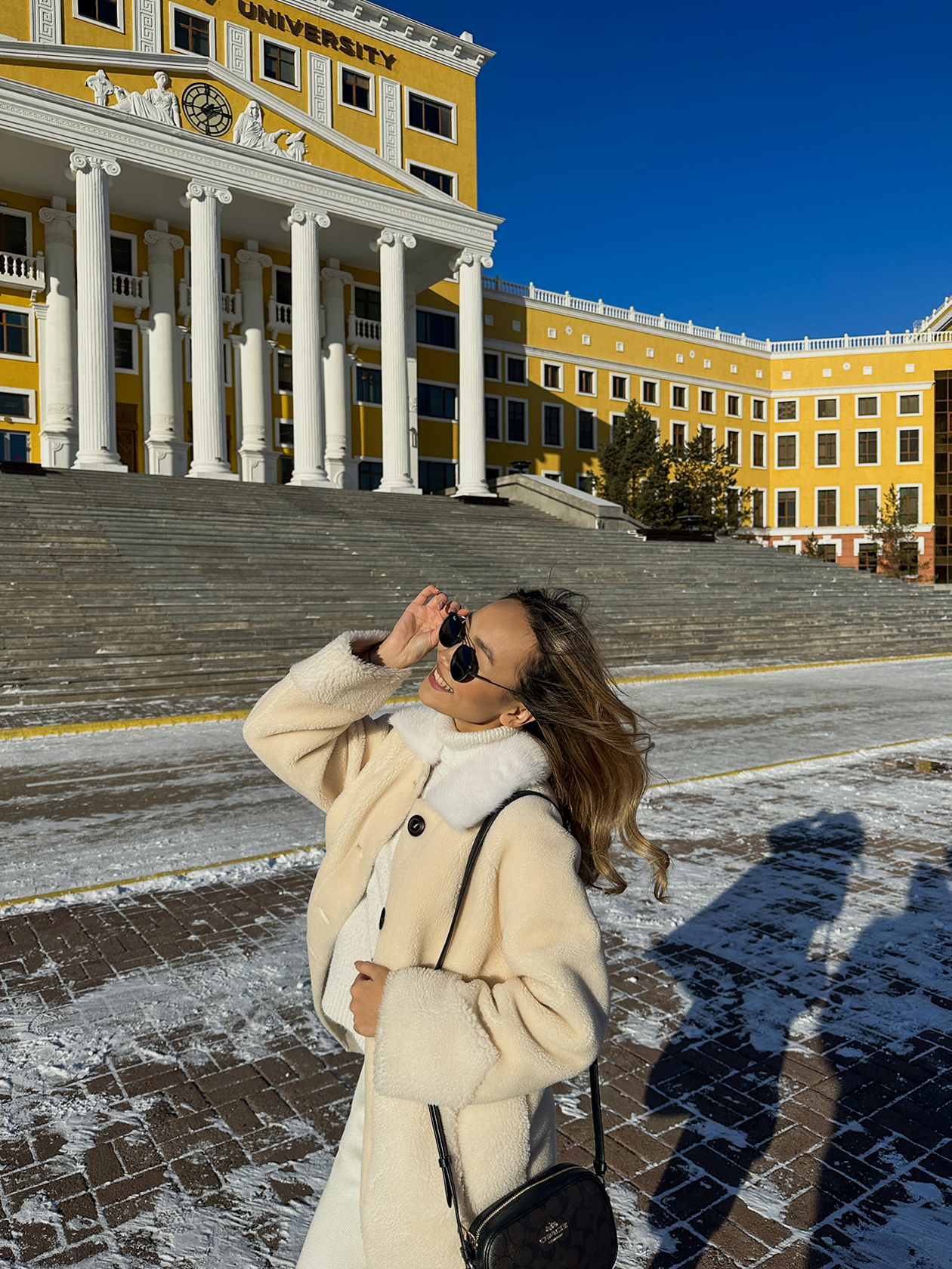 За моей спиной — Maqsut Narikbayev University