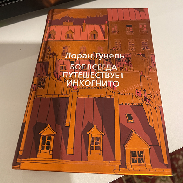 Классный формат книжки, удобно держать в руках