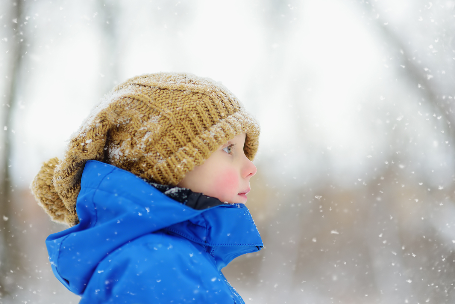 А этому мальчику еще можно погулять. Фотография: Maria Sbytova / Shutterstock / FOTODOM