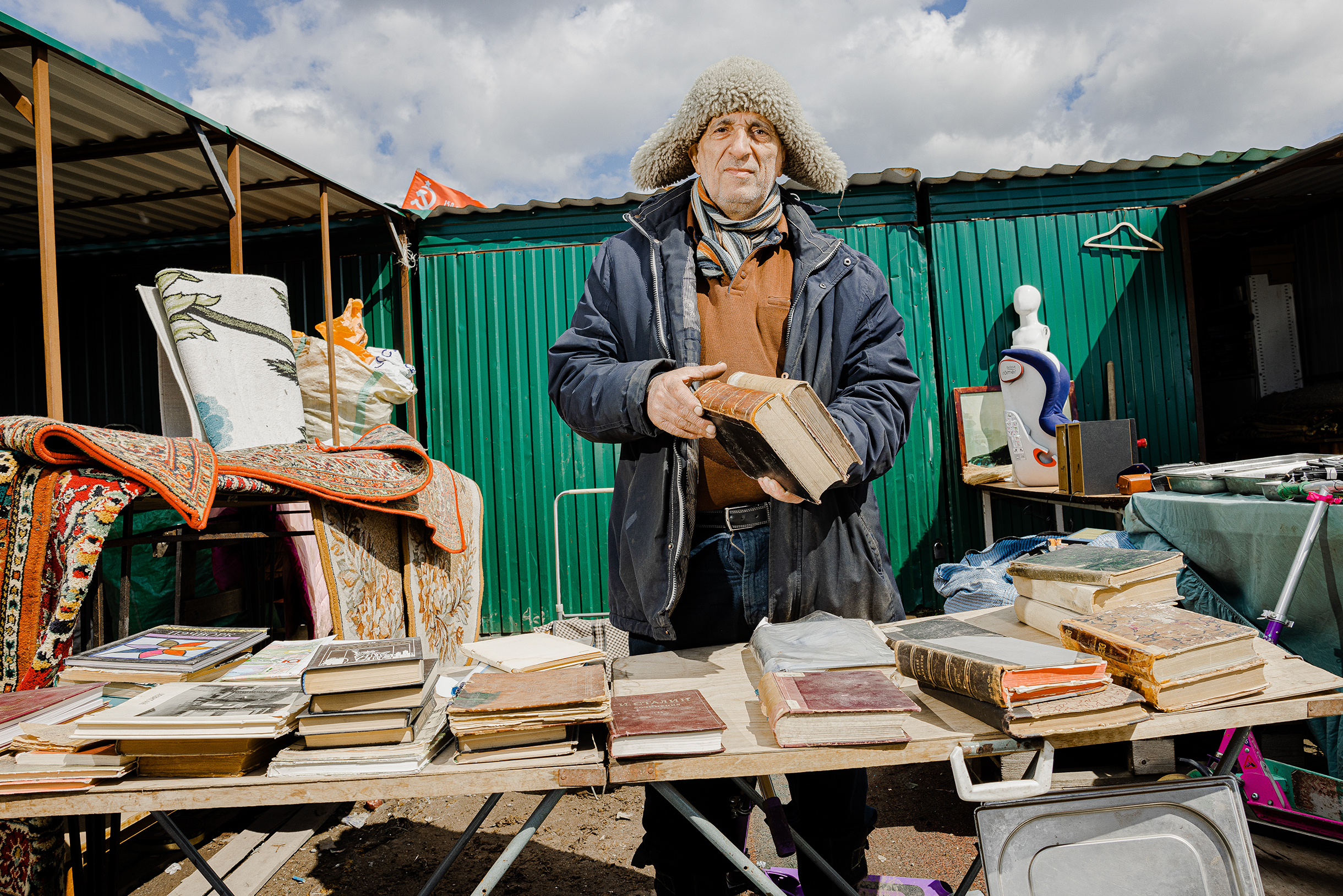 «Академик умер, а сыну его книги не нужны», — сетует Ашраф