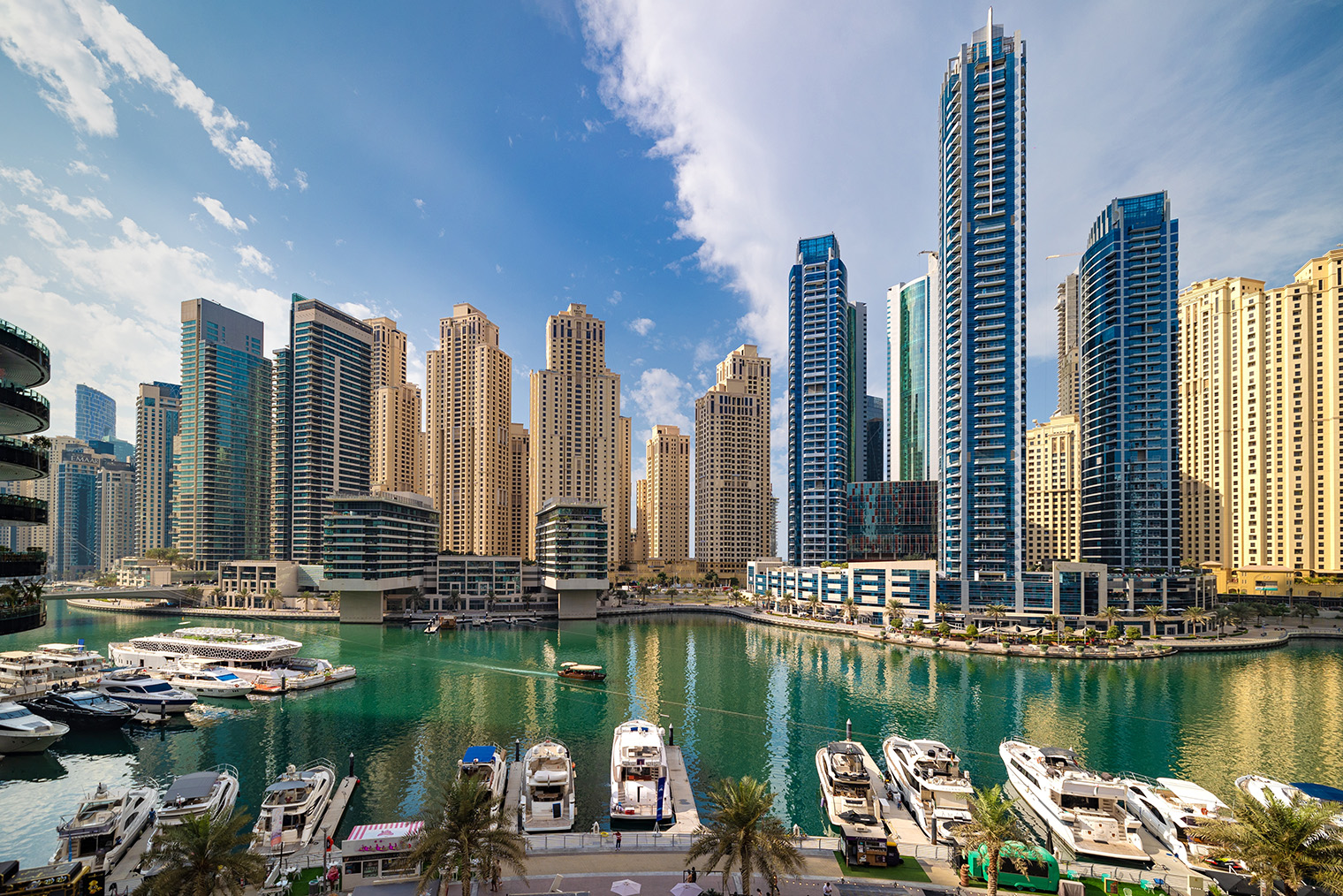 Яхты и небоскребы Дубай-Марины. Фотография: Dubai Properties Expert / Shutterstock / FOTODOM