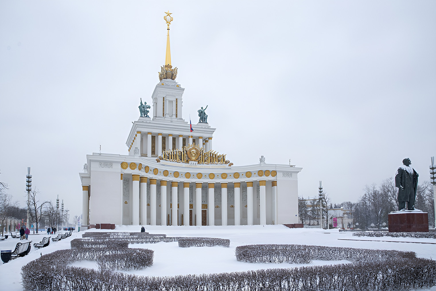 Центральный павильон № 1 полностью отреставрировали, внутри проводят временные выставки. Источник: vdnh.ru