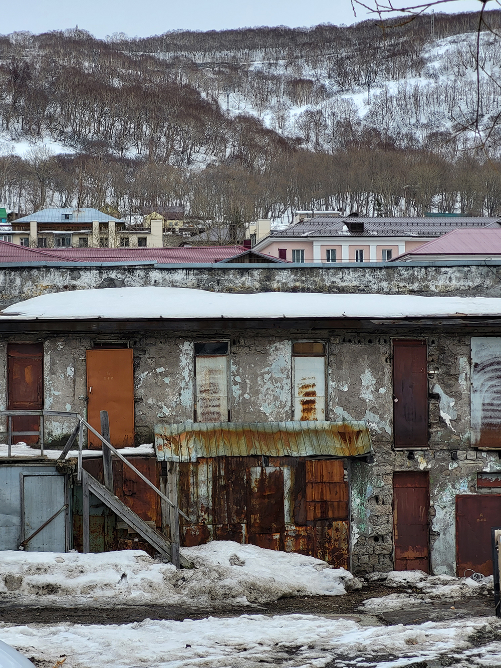 Некоторые городские пейзажи переносят в далекое советское прошлое