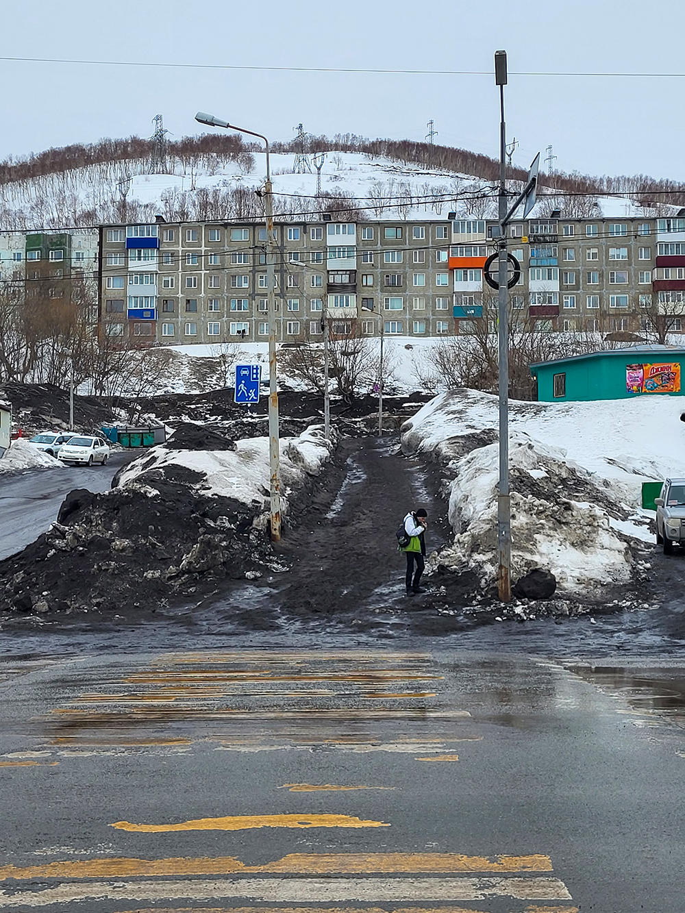 Спальные районы состоят преимущественно из трех- и пятиэтажных домов, новостроек почти нет