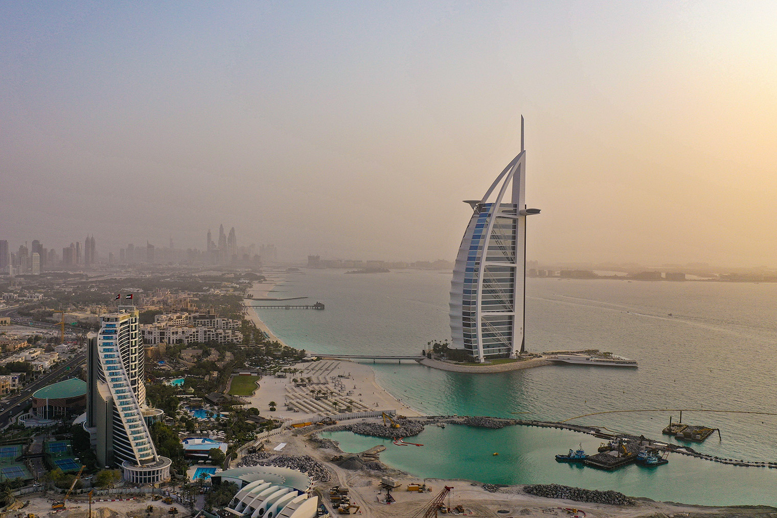 Отель Burj Al Arab часто называют просто «Парус». Фотография: Mohd 1993 / Unsplash