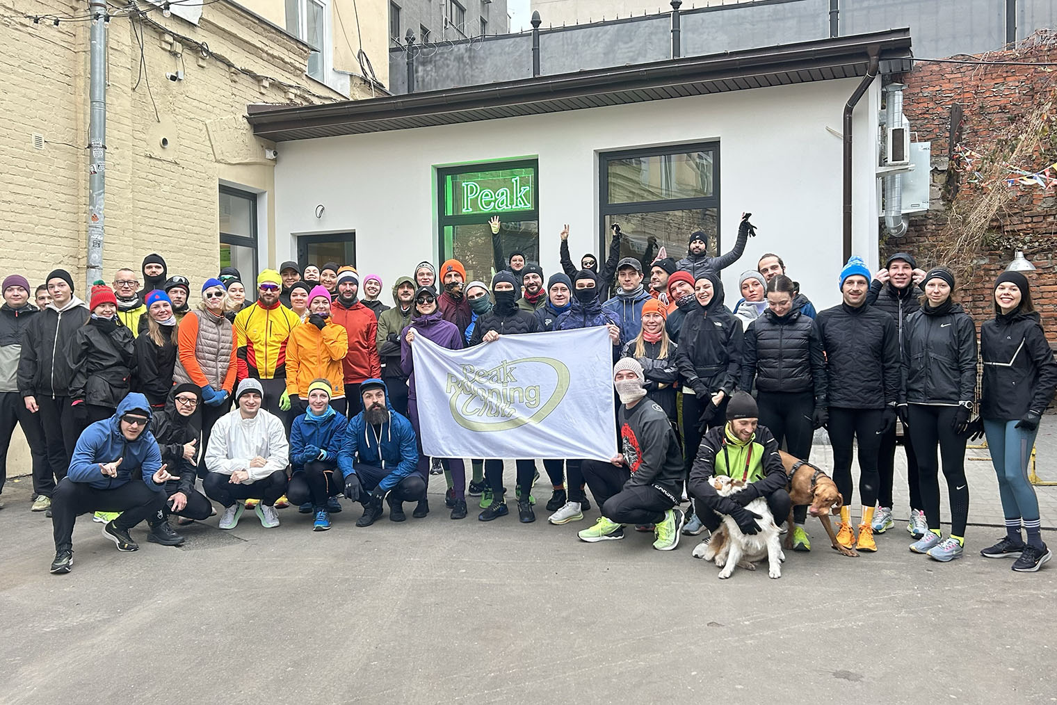 Участники клуба Peak Running Club. Источник: соцсети peak running club