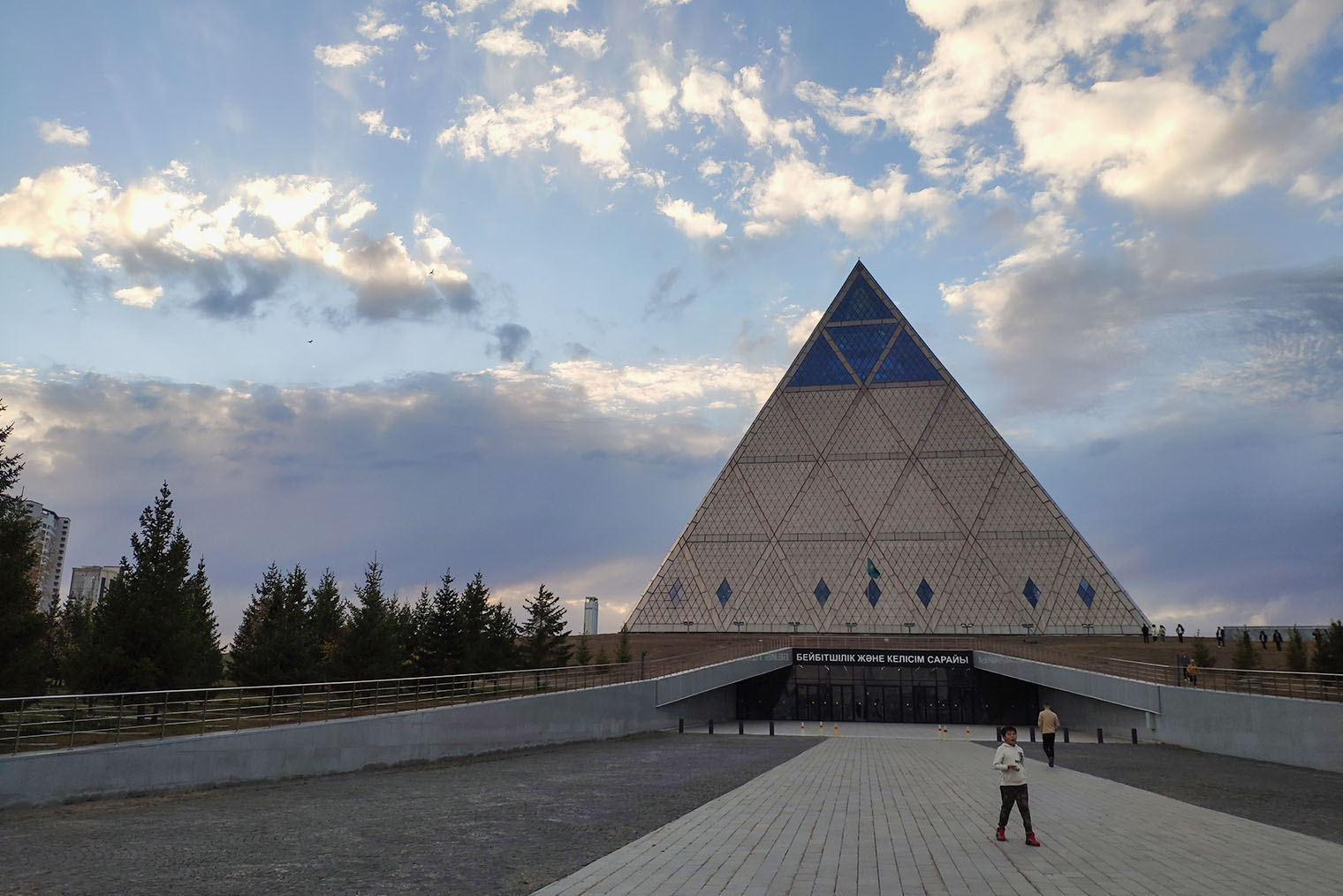 Городской парк в Астане. Гулять по городу все⁠-⁠таки приятно