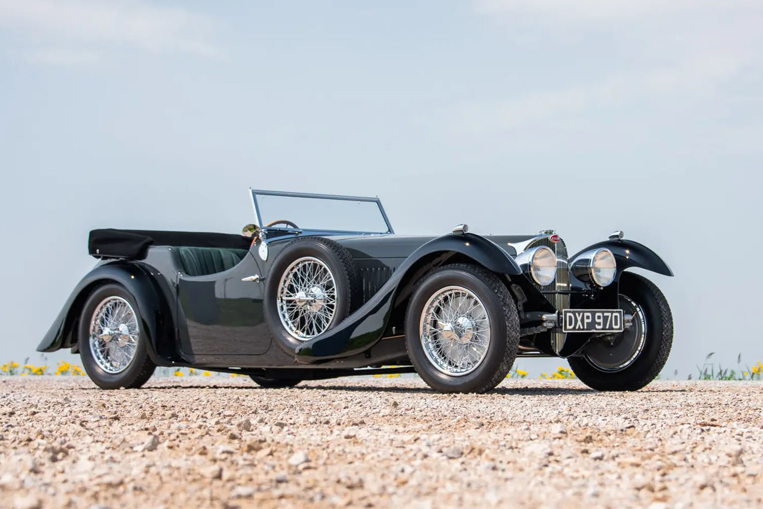 Bugatti Type 57SC Tourer Corsica — один из двух четырехместных кабриолетов, построенных кузовным ателье Corsica на шасси 57S. Фотография: Darin Schnabel / rmsothebys.com