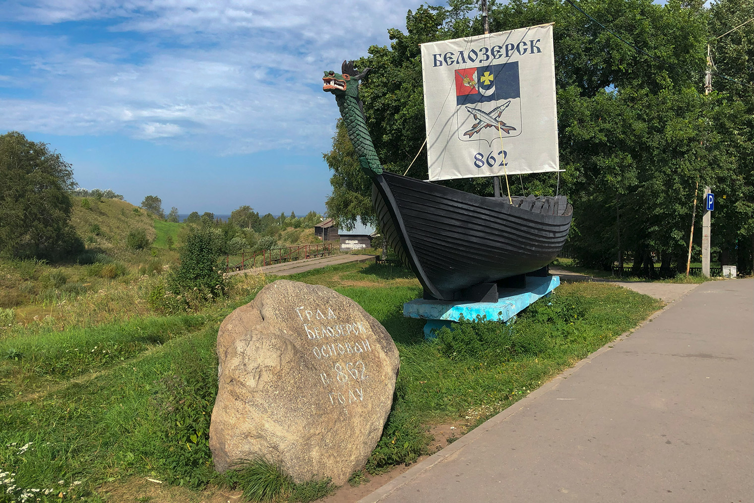 Ладья у входа в кремль