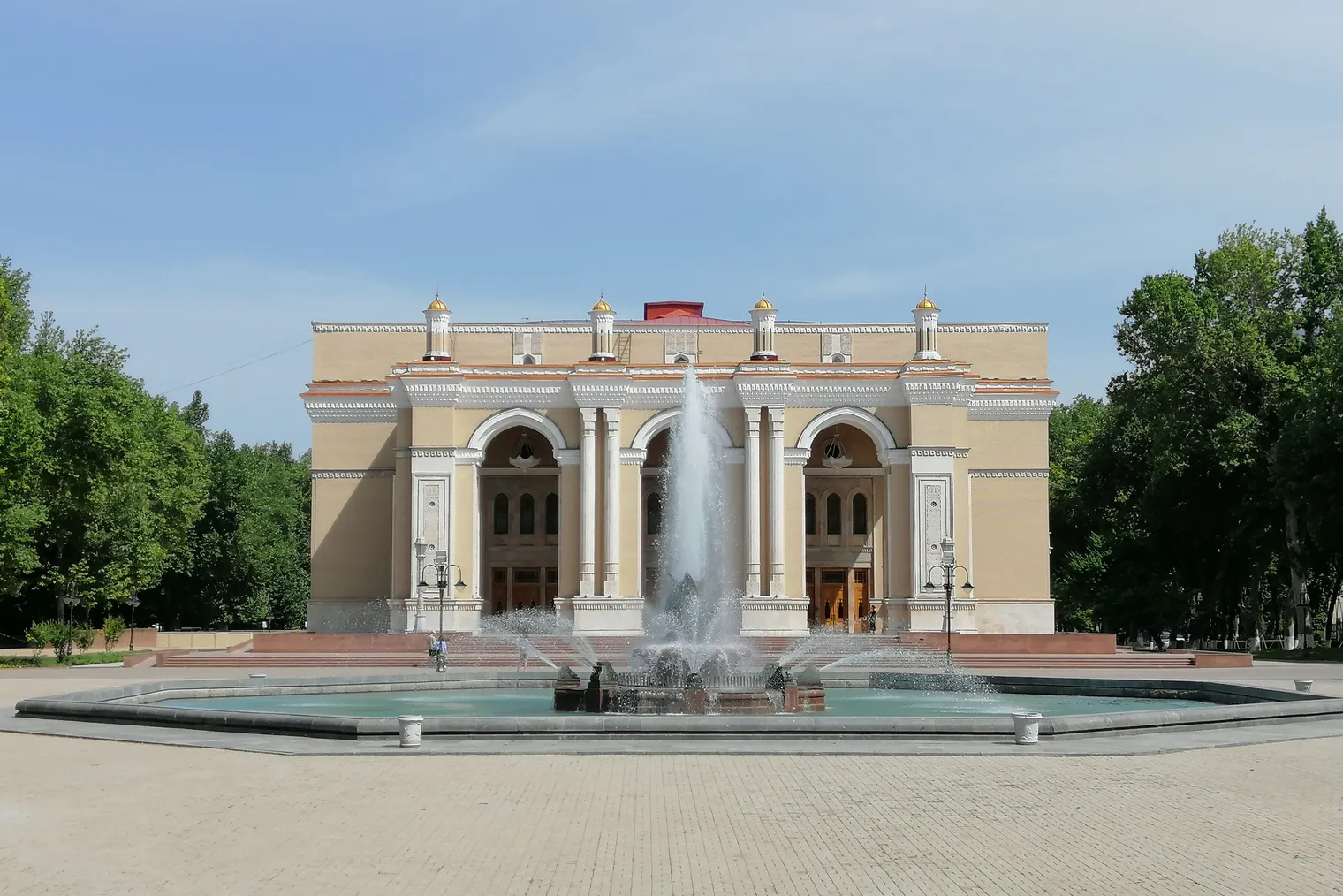 Большой театр им. Алишера Навои