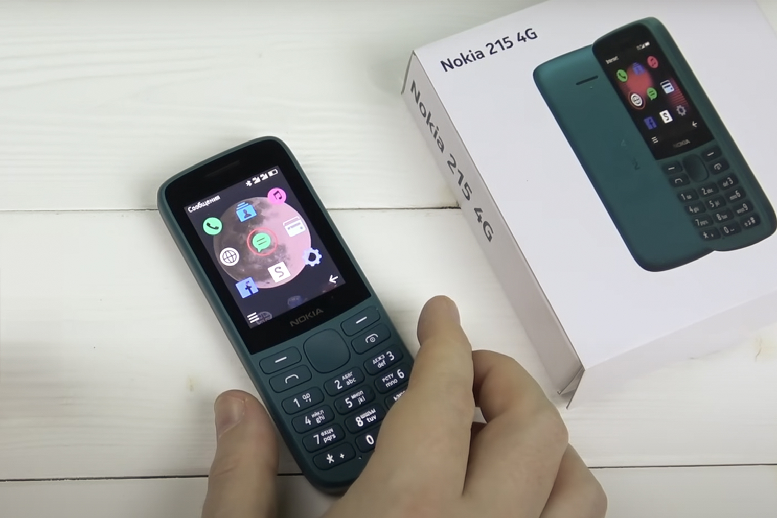 Nokia 215. Источник: KMreview / YouTube