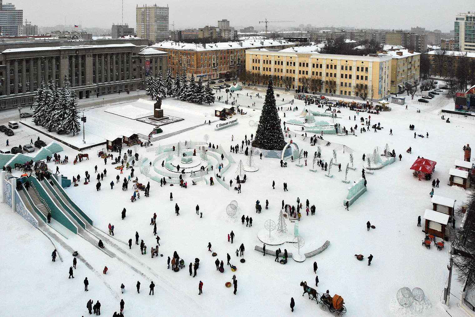 Театральная площадь. Фотография: Vladislav Samoshkin / Shutterstock / FOTODOM