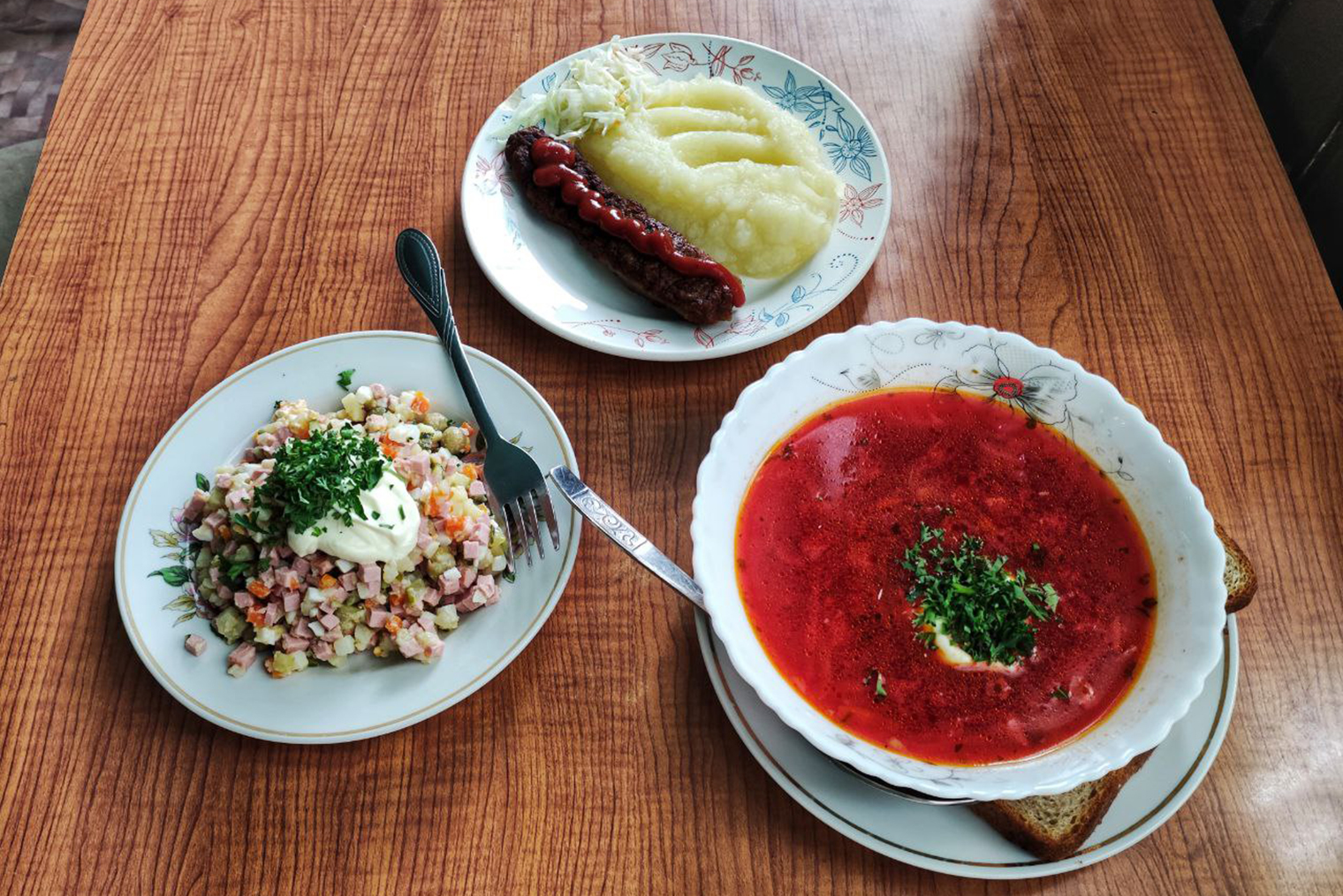 Один раз я сделал круг в 2 км, только чтобы вкусно и недорого поесть в столовой. За этот обед отдал 220 ₽