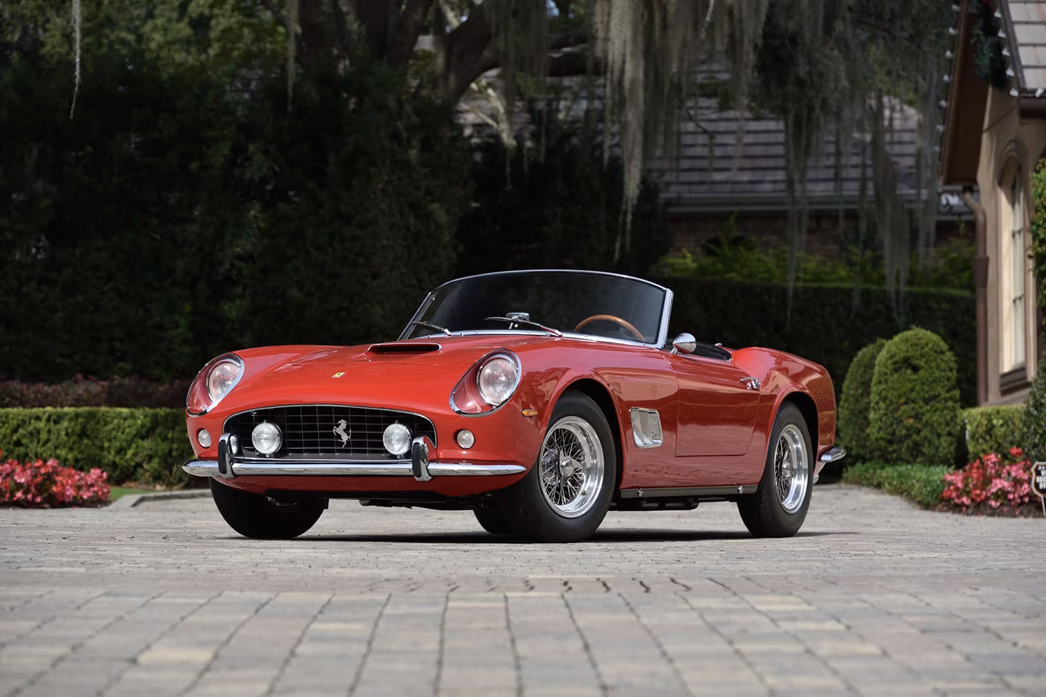 Этот экземпляр — последний в серии из 55 машин модели 250 GT SWB California Spyder. Источник: mecum.com