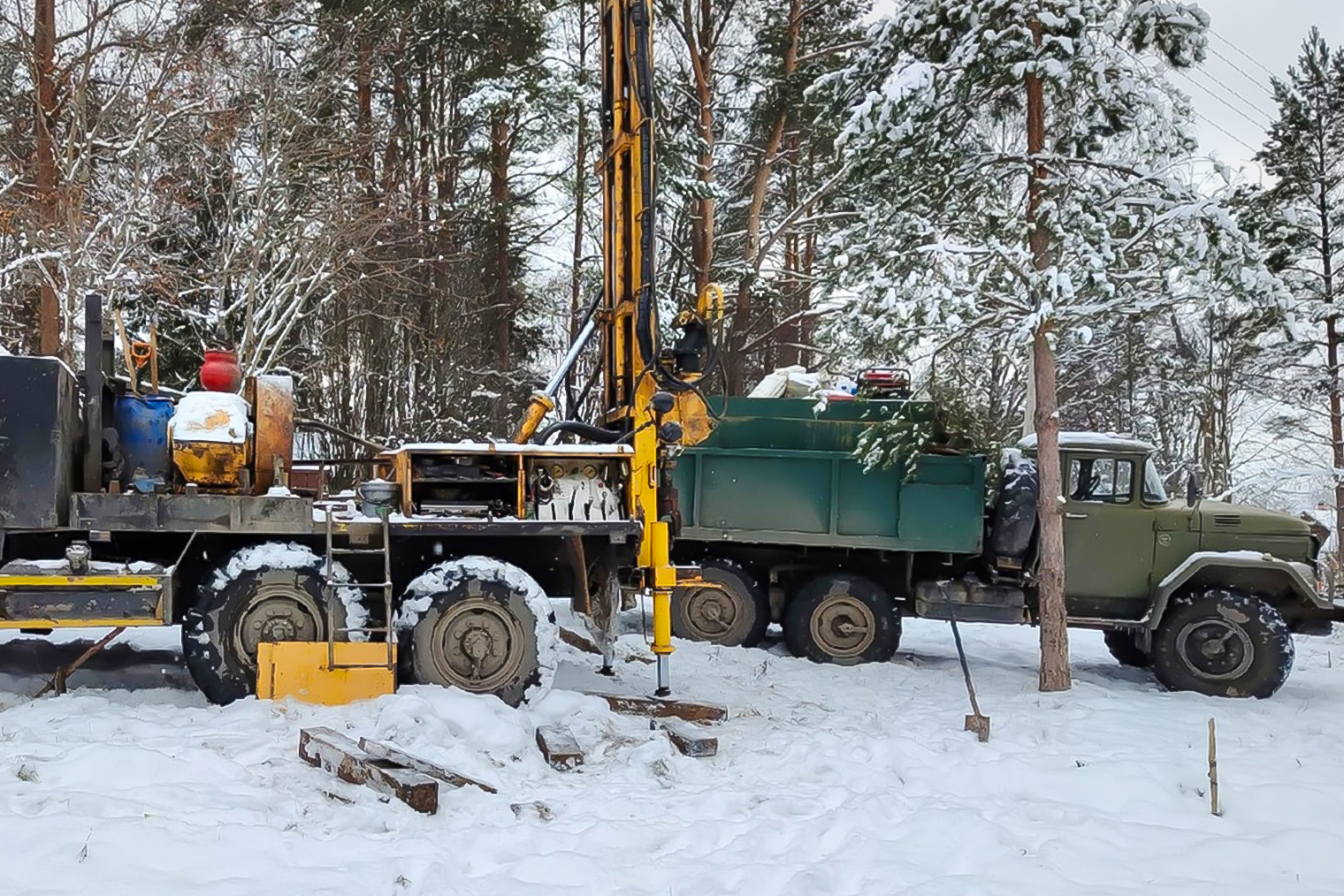 Скважину бурили с помощью специальной техники