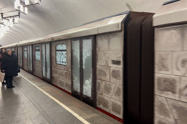 В метро