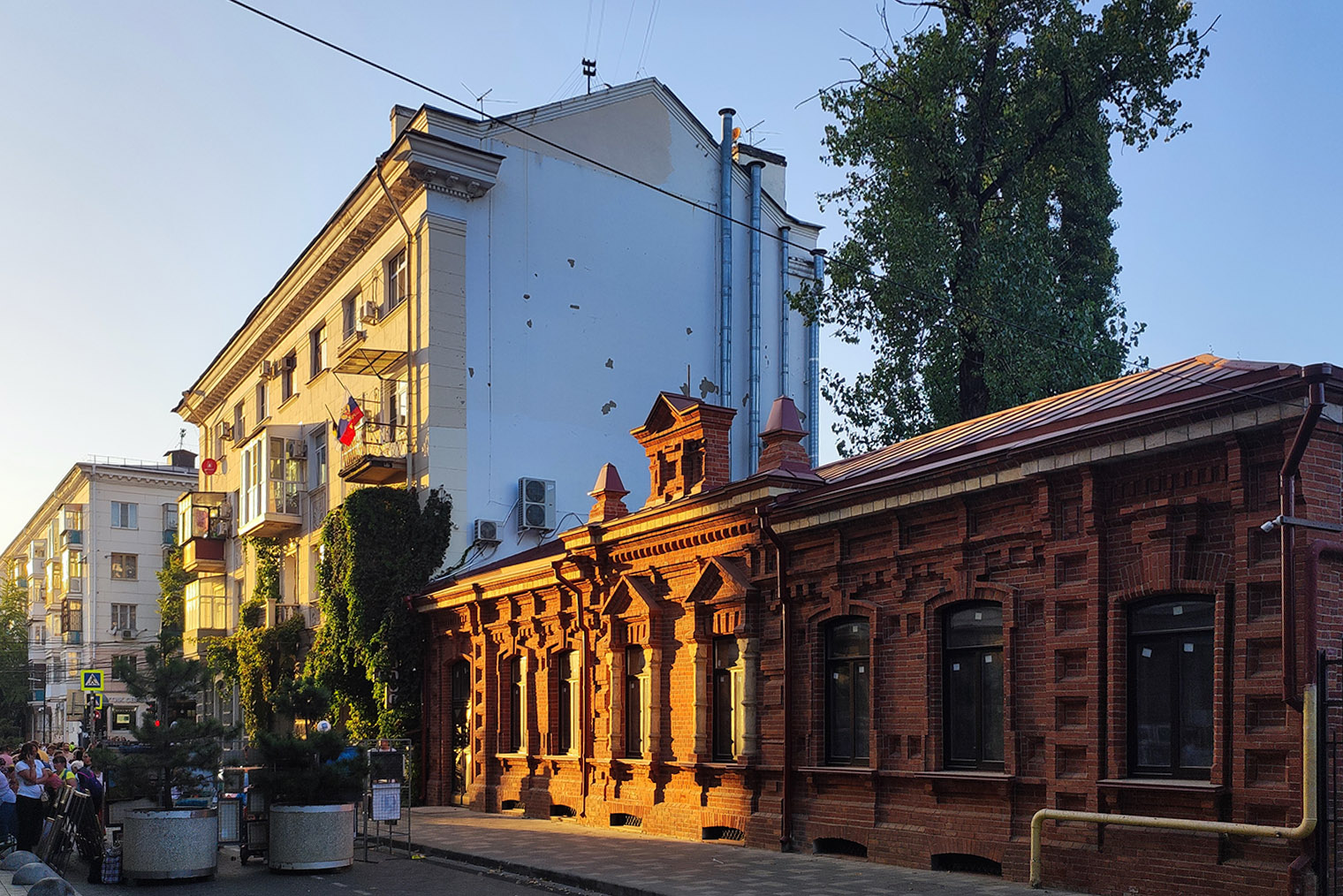 Улица Чапаева в закатном солнце