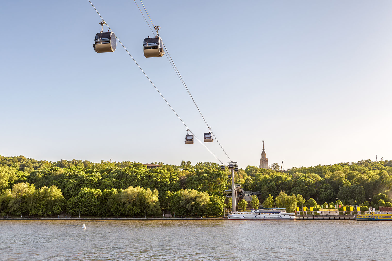 Канатная дорога над Москвой-рекой. Фотография: Viacheslav Lopatin / Shutterstock / FOTODOM