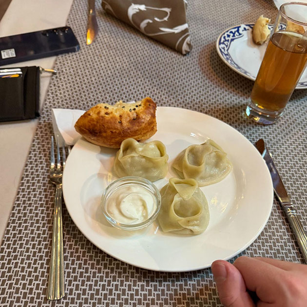 Бульон с сухариками уже съел
