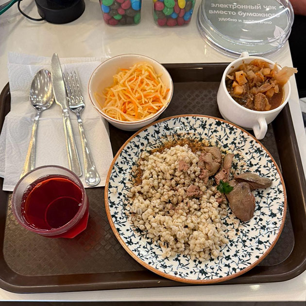 Комплексный обед в столовой. Цена очень приятная, при этом все вкусно