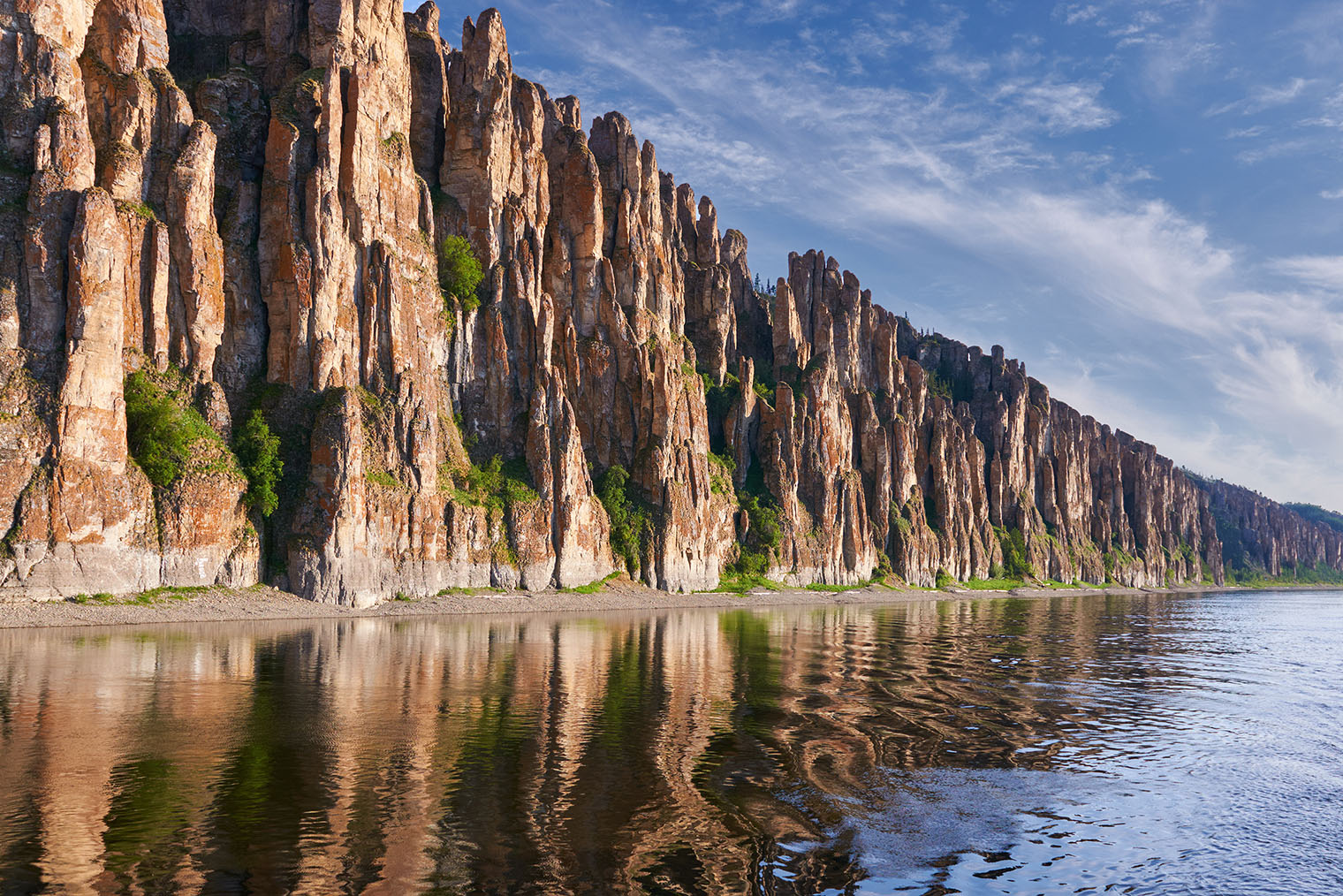 Ленские столбы. Фотография: Vicky Ivanova / Shutterstock / FOTODOM