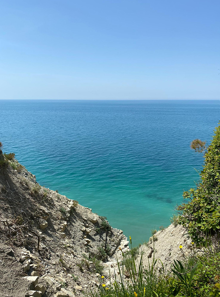 Море там практически всегда кристально чистое