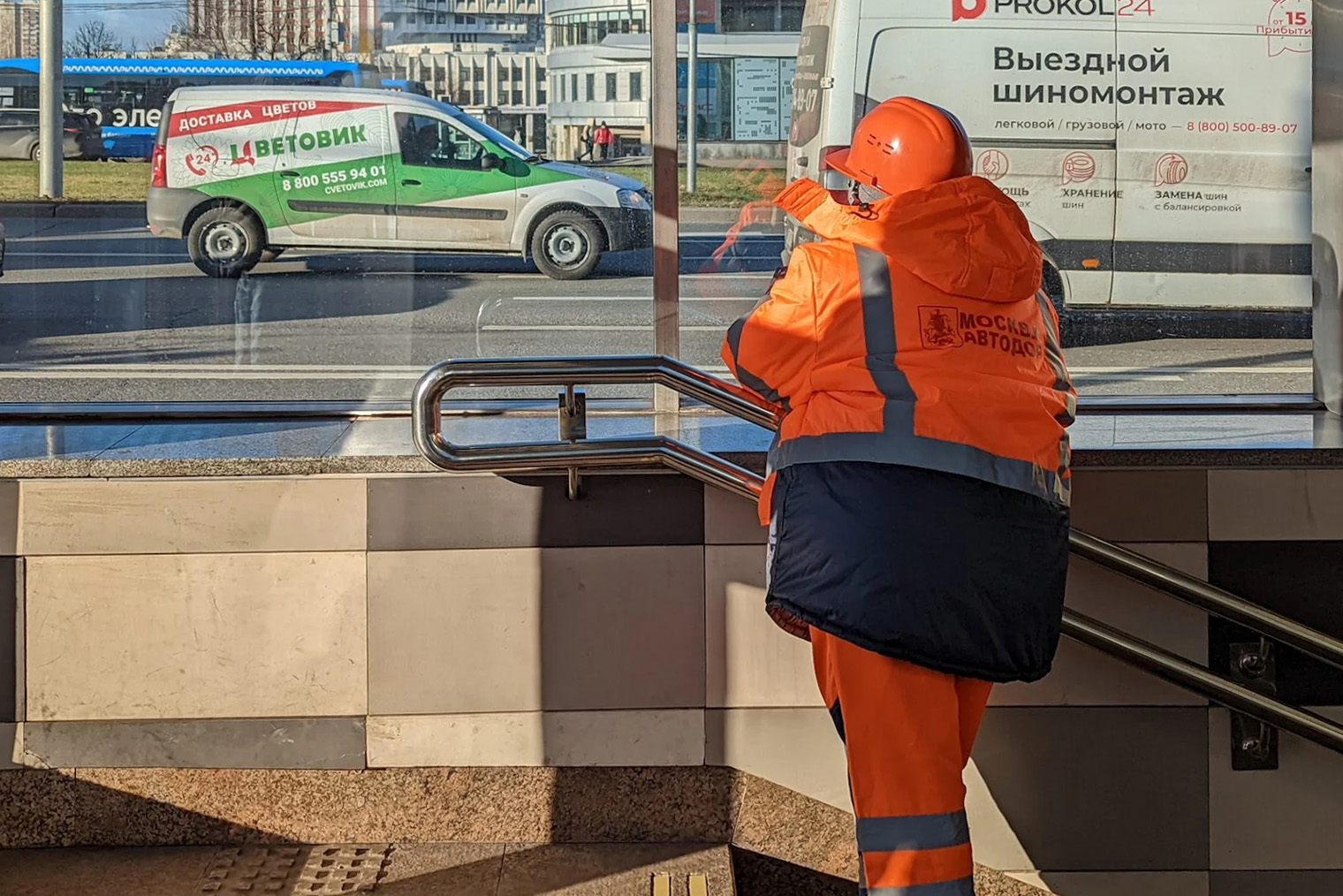 Пример того, как смартфон автоматически высветлил тени там, где это не нужно было делать. Здесь жесткие тени — основной движок сцены, а в итоге они оказались спрятаны. Фото сделано на iPhone 11 Pro