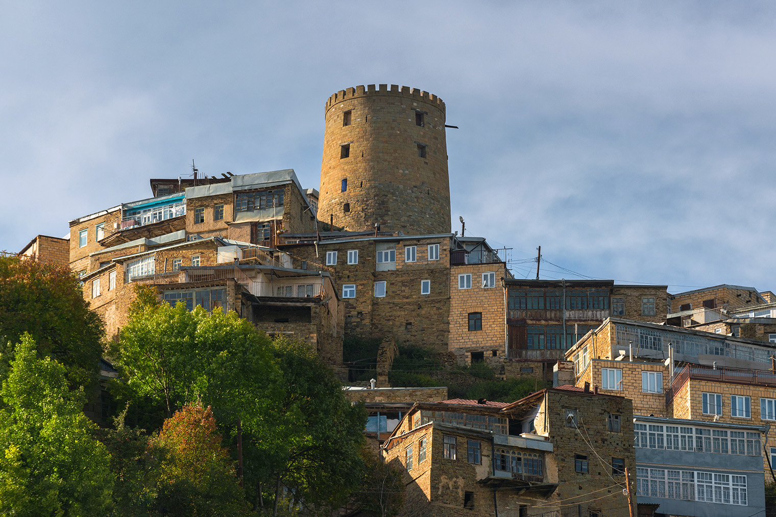 Кубачинская сторожевая башня. Фотография: Grinchenkova Anzhela / Shutterstock / FOTODOM