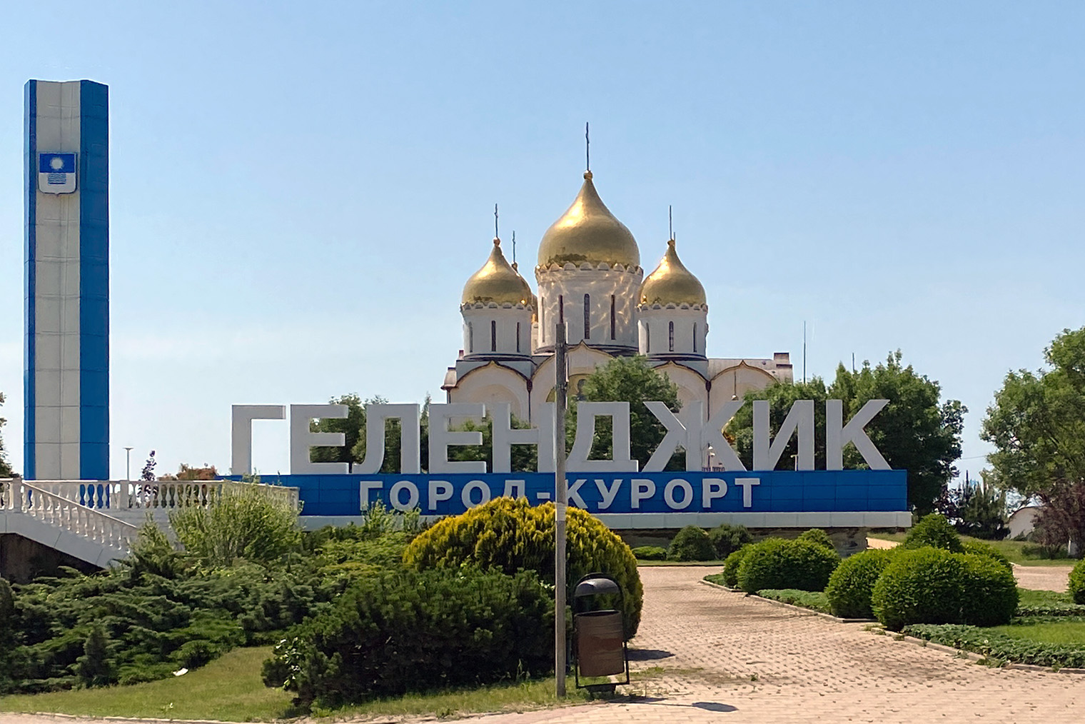 Во время поездок по городу не забывайте смотреть в окно, иначе рискуете пропустить красивые виды