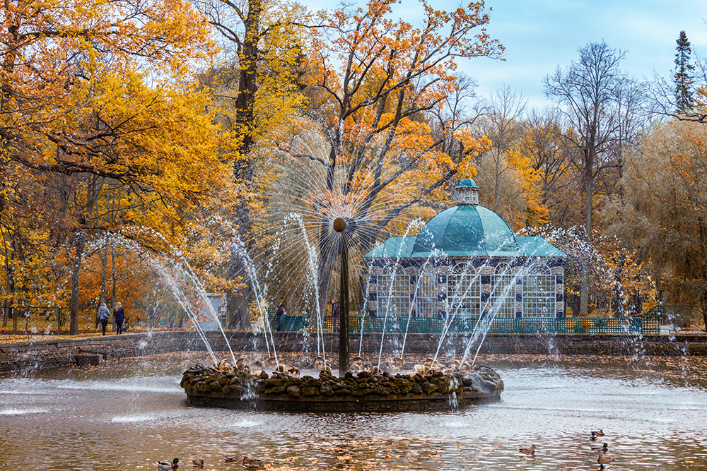 Вращающийся фонтан «Солнце». Источник: toriru / Shutterstock