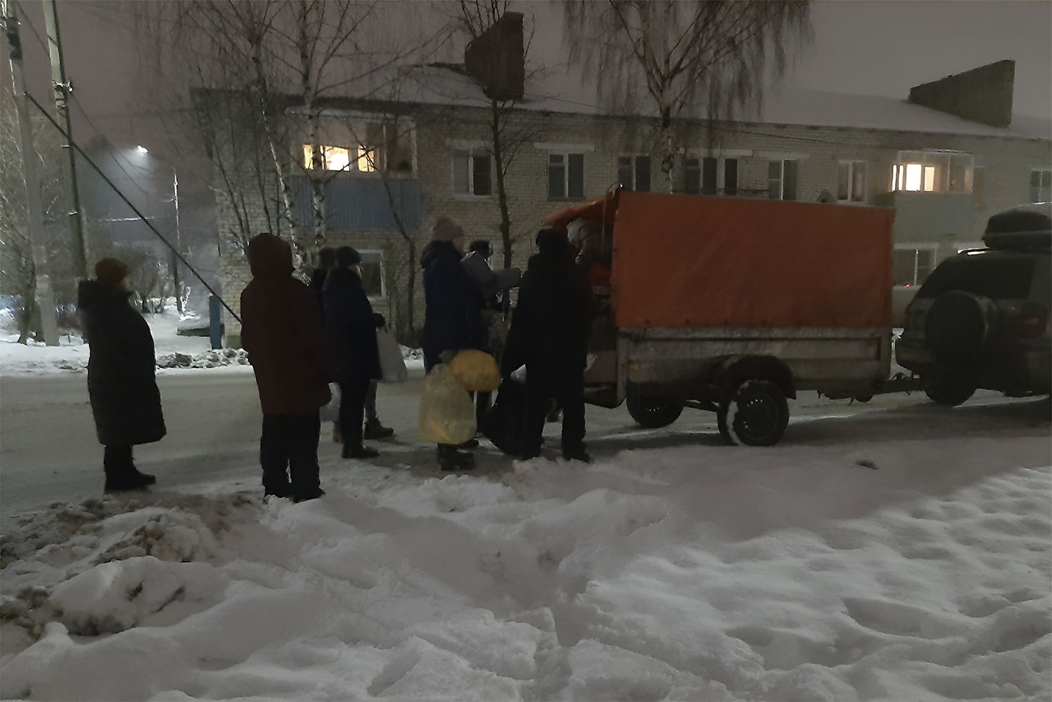 Даже в холод люди готовы стоять в очереди, чтобы сдать накопленное вторсырье. Меня это вдохновляет