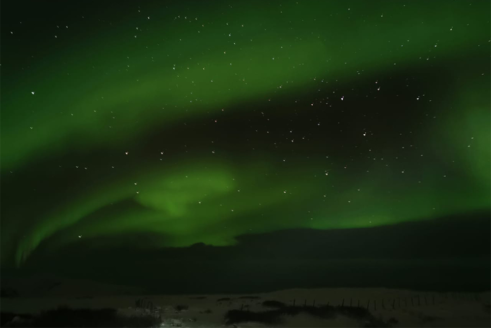 Для съемки можно выставить на камере такие параметры: ISO 1500⁠—⁠3000, f/2.8, выдержка 5⁠—⁠30 секунд. Слишком длинную выдержку ставить не следует: свыше 30 секунд получается абстрактное зеленое пятно