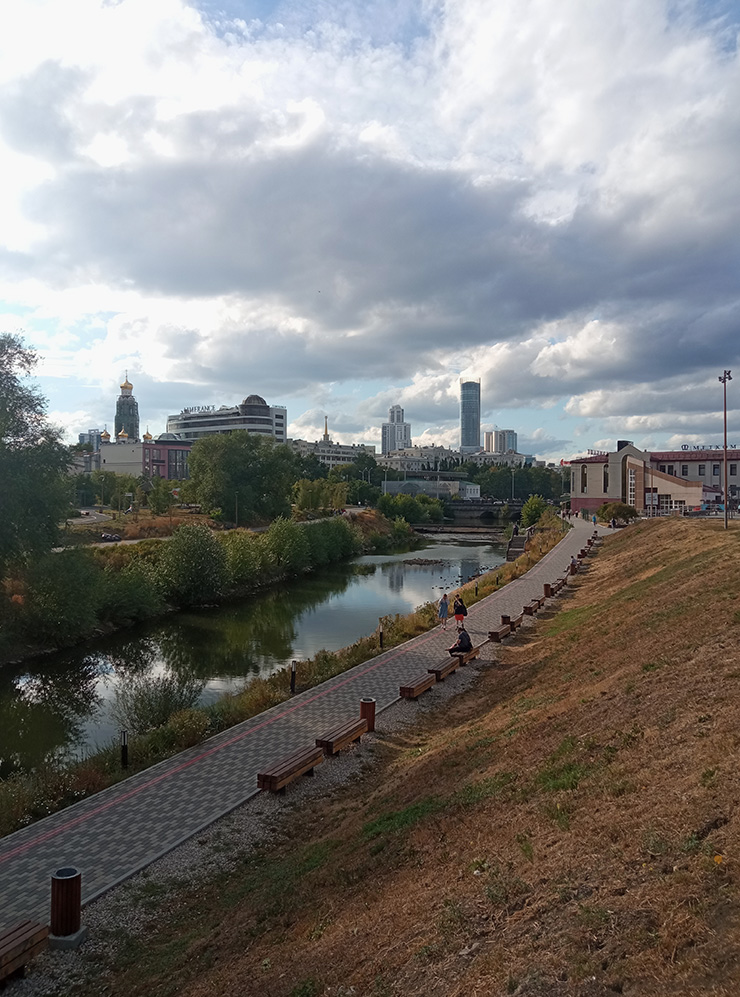 Набережная Исети в Екатеринбурге