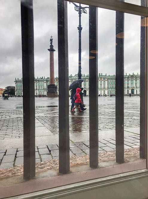 На мой взгляд, плохая погода в Петербурге бывает не чаще, чем в любом другом городе на севере России