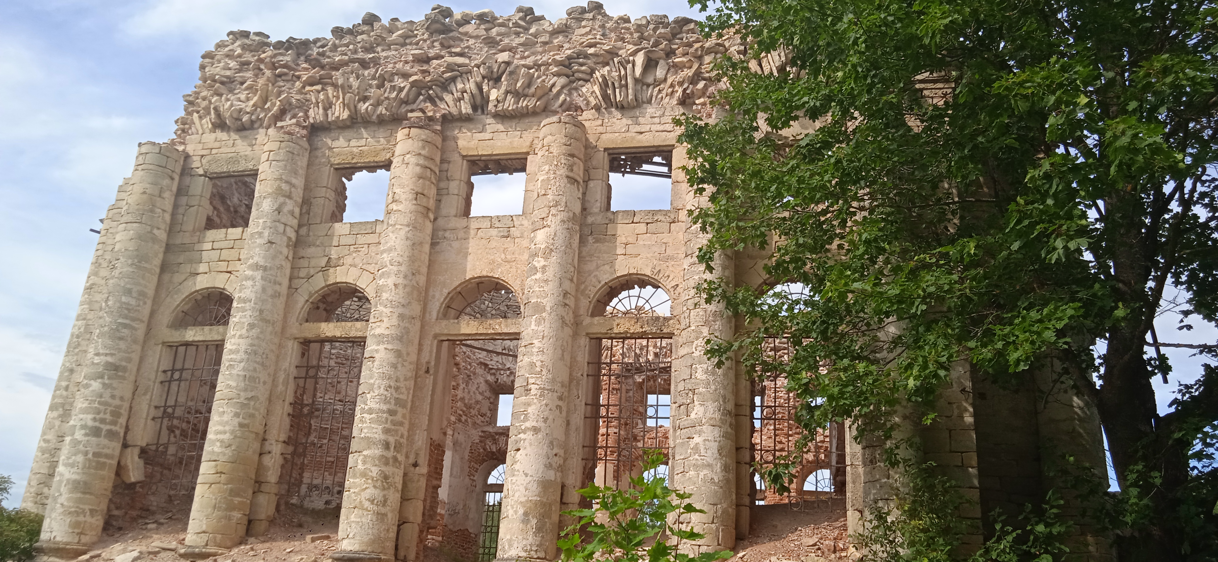 Остатки церкви в деревне 5 Гора