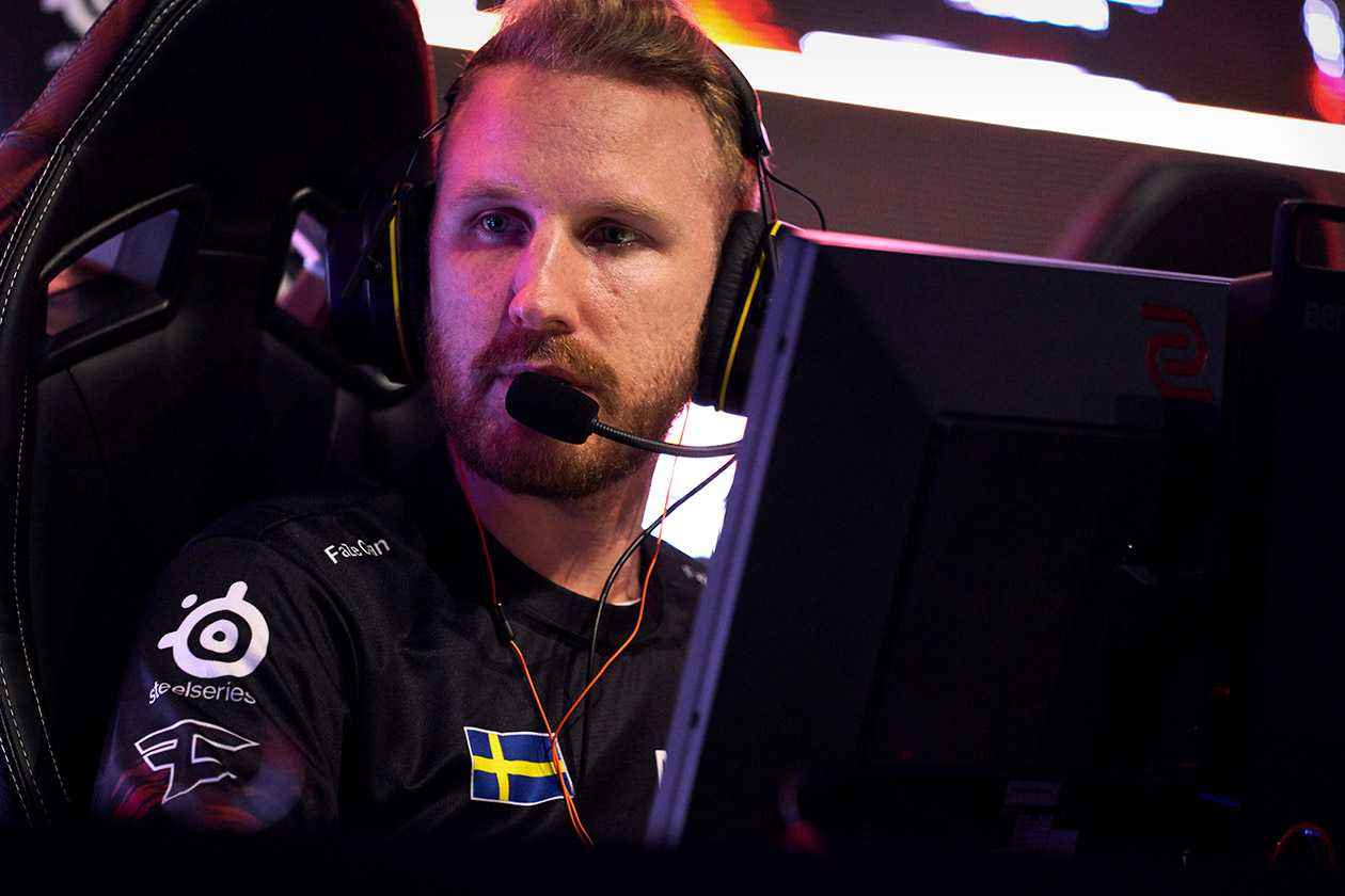 Olofmeister в четвертьфинале Corsair DreamHack Masters в 2019 году. Фото: Cooper Neill / Getty Images