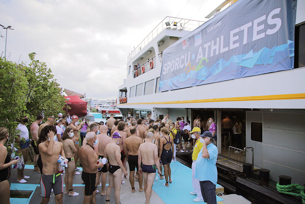 Посадка на корабли. Источник: Bosphorus swimming race