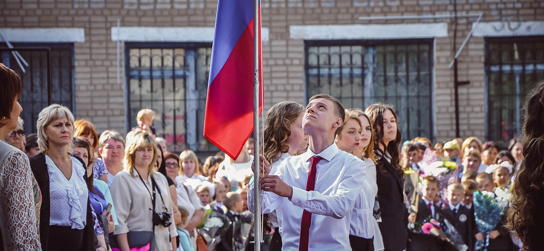 Изучение финансов, официальная продленка и пение гимна: что изменилось в школах с 1 сентября