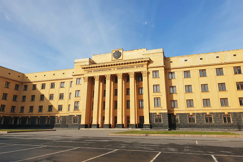 Старый дом правительства сейчас пустует — новое здание построили на заливе