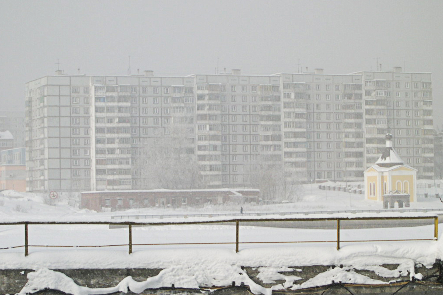 Дом и часовня в центральной части города