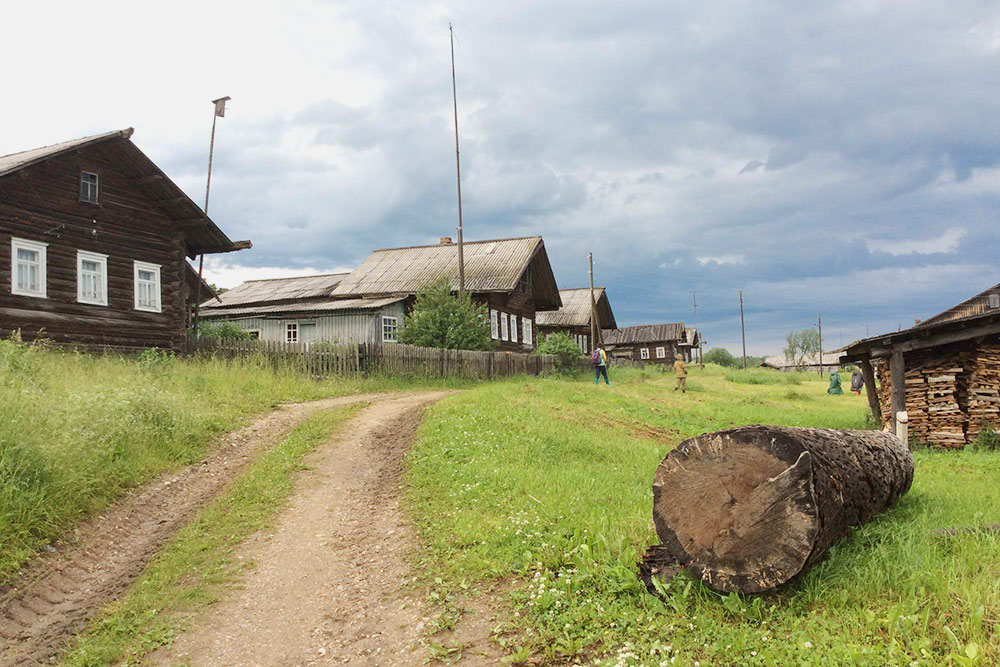 Деревенская улица, путь от клуба к дому