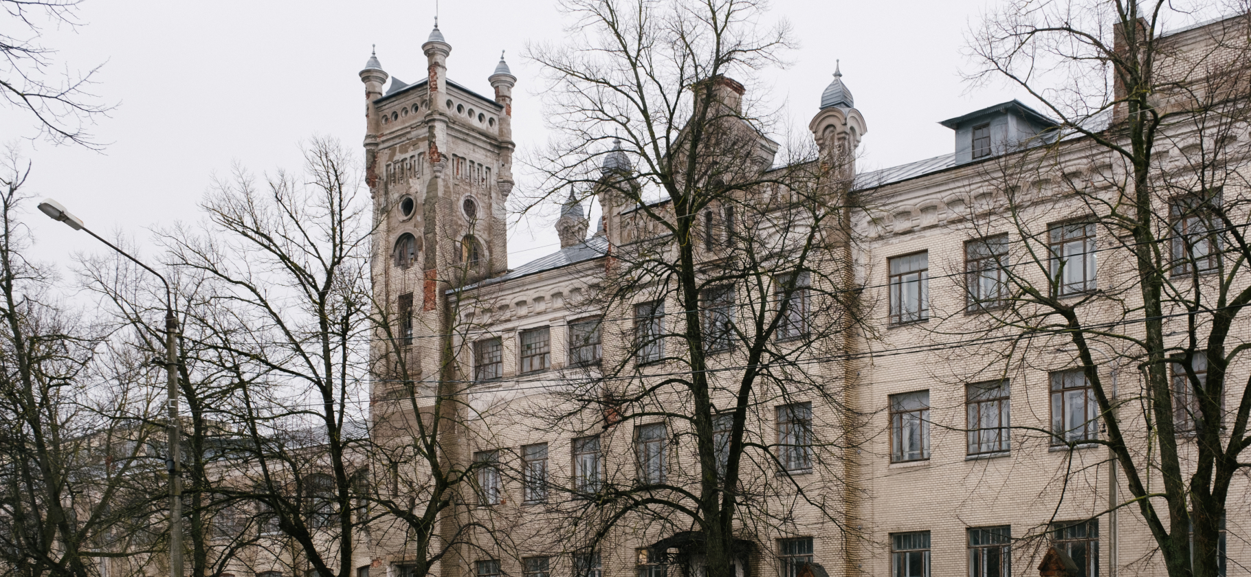 Удивительное здание: готический особняк в Егорьев­ске, где можно устроить зимнюю фотосессию