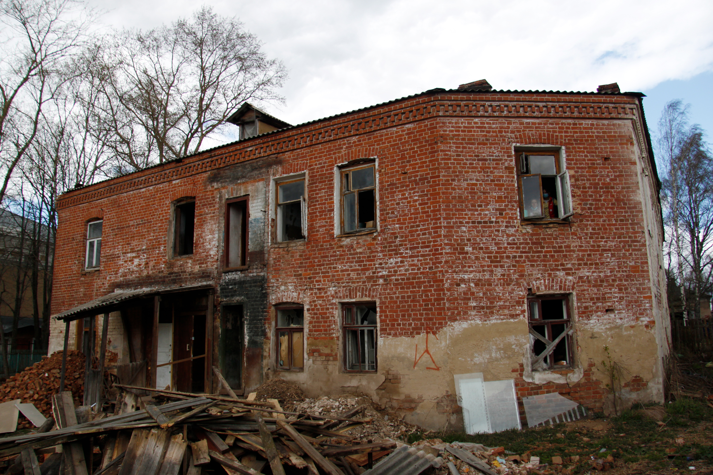 Вид на дворовый фасад дома. Это фото сделано, когда начали работы. 2019 г. Фотография: Влад Коваленко