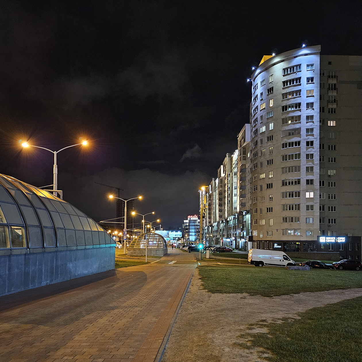 Зимой и осенью в Минске красивее ночью, чем днем, поэтому фоточки вечернего города