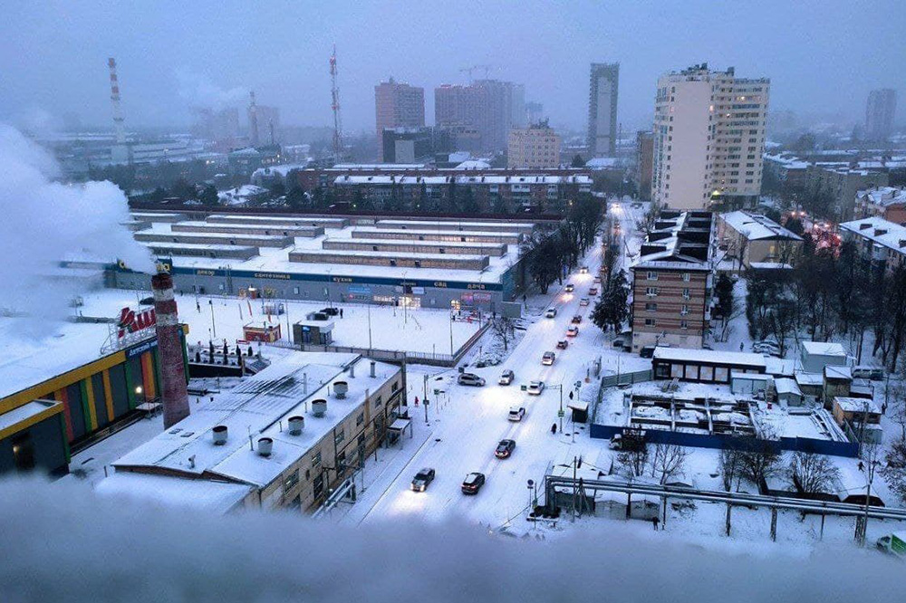 Снег в Краснодаре. Мы живем на 15 этаже, отсюда хороший вид на город