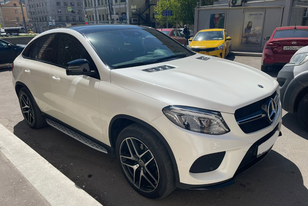 Mercedes GLE похож на толстый пончик, поэтому так и называем. Покупал жене