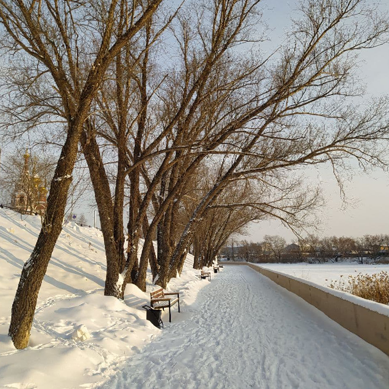 Набережная — это главный прогулочный маршрут в нашем городе, как и во многих других