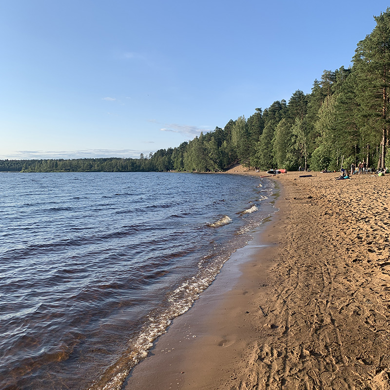 Пляж экопарка «Вереск». Очень чистенько и красиво, всем рекомендую