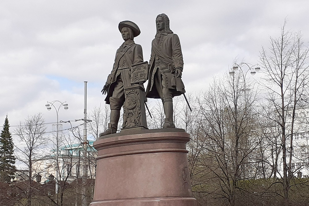 «Бивис и Баттхед» стоят на месте. В миру — Татищев и де Геннин, основатели нашего города